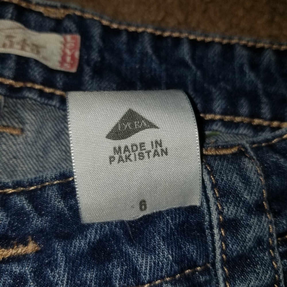 Shorts - Picture 3 of 3
